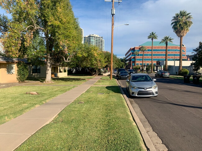 832 S Maple Ave in Tempe, AZ - Foto de edificio - Building Photo