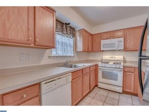 407 Hosta Ct in Warrington, PA - Foto de edificio - Building Photo