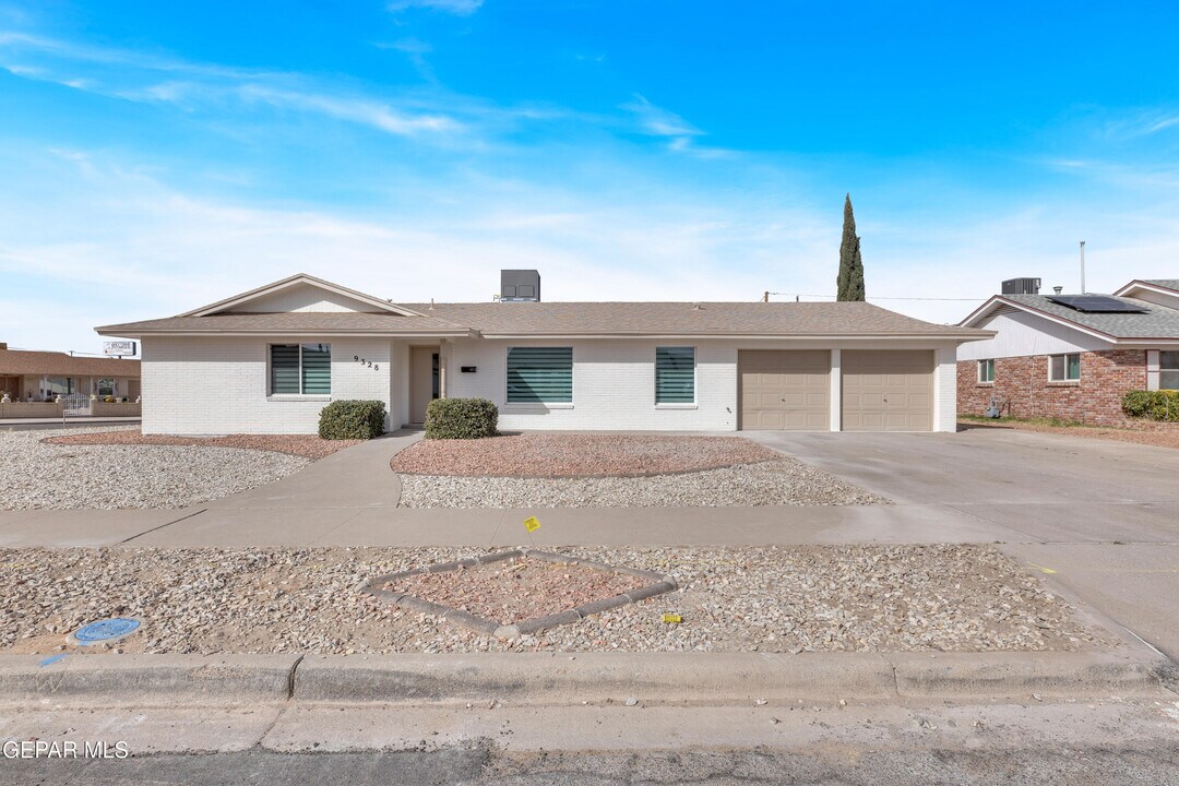 9328 Shaver Dr in El Paso, TX - Building Photo