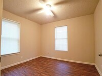 4003 Farmer St photo'