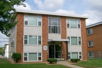 5746 Sander Dr in Minneapolis, MN - Foto de edificio - Building Photo