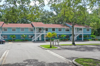 Pelican Grove Apartments in St. Petersburg, FL - Building Photo - Building Photo