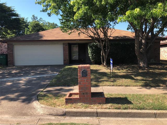 6437 Kary Lynn Dr N in Watauga, TX - Building Photo