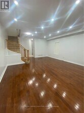 5610 Freshwater Dr in Mississauga, ON - Building Photo - Building Photo