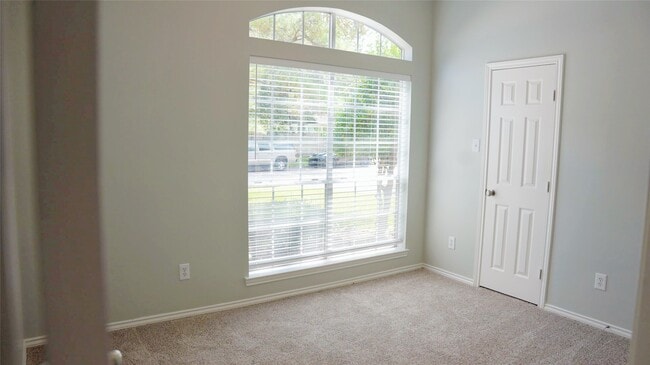property at 3915 Summerfield Dr
