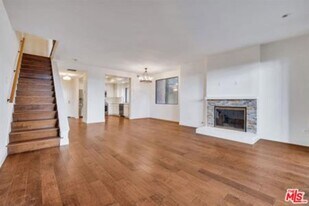 8711 Falmouth Ave, Unit 104 in Playa Del Rey, CA - Building Photo