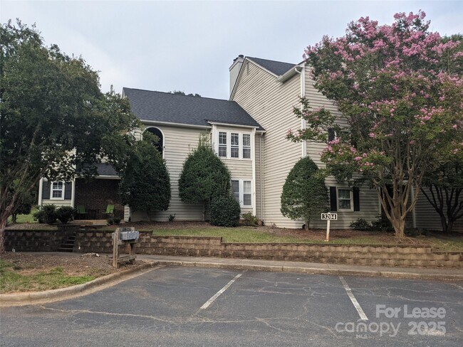 3204 Selwyn Farms Ln in Charlotte, NC - Building Photo - Building Photo