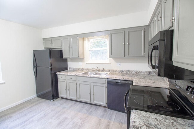 property at 1323 S Roseta Ave