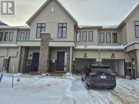 929 Douro St in Stratford, ON - Building Photo