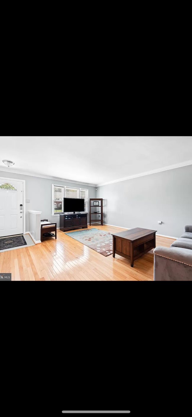 14555 Creek Branch Ct, Unit Master Bedroom in Centreville, VA - Building Photo - Building Photo