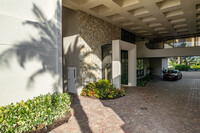 Park Plaza in Naples, FL - Building Photo - Building Photo