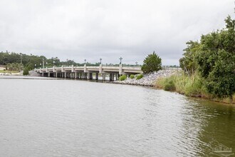 300 Bayou Blvd in Pensacola, FL - Building Photo - Building Photo
