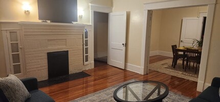 703 W Markham Ave in Durham, NC - Foto de edificio - Building Photo