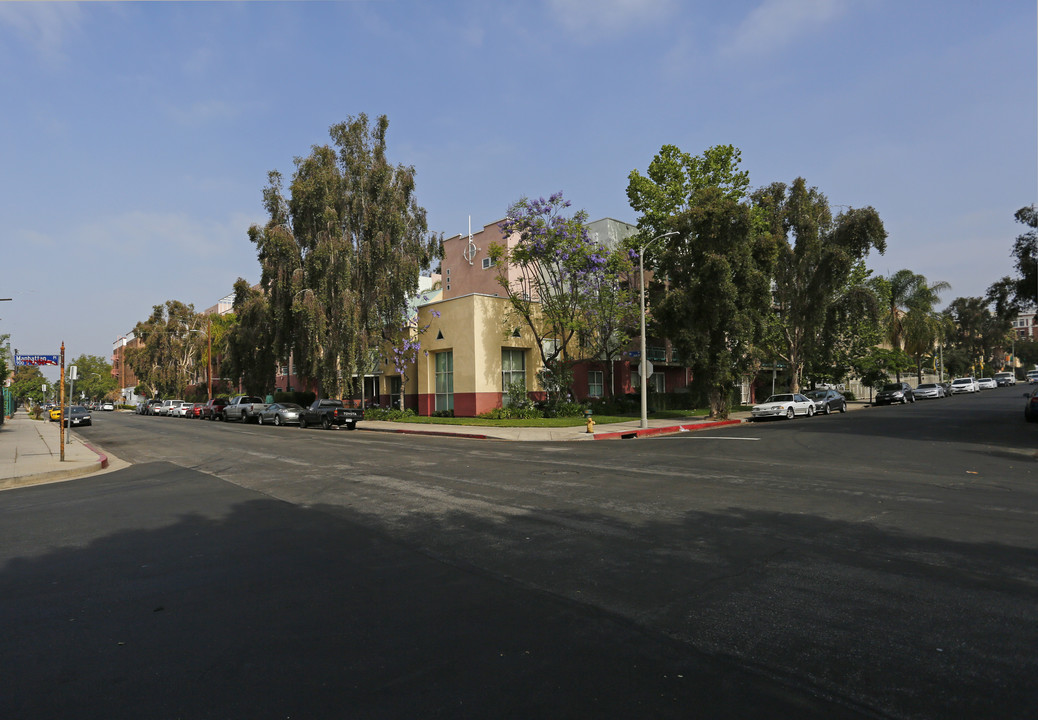 Manhattan Place in Los Angeles, CA - Foto de edificio