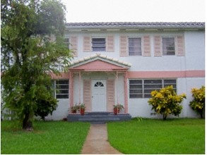 438 Malaga Ave in Coral Gables, FL - Foto de edificio - Building Photo