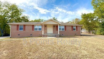 102 Susan Ct in Hendersonville, TN - Building Photo