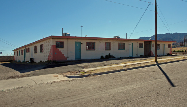 4400 Sunrise Ave in El Paso, TX - Building Photo - Building Photo