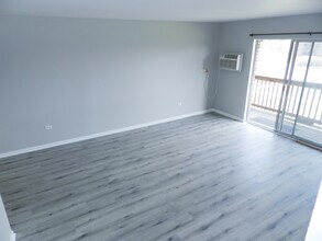 7410 Brookdale Dr in Darien, IL - Building Photo - Building Photo