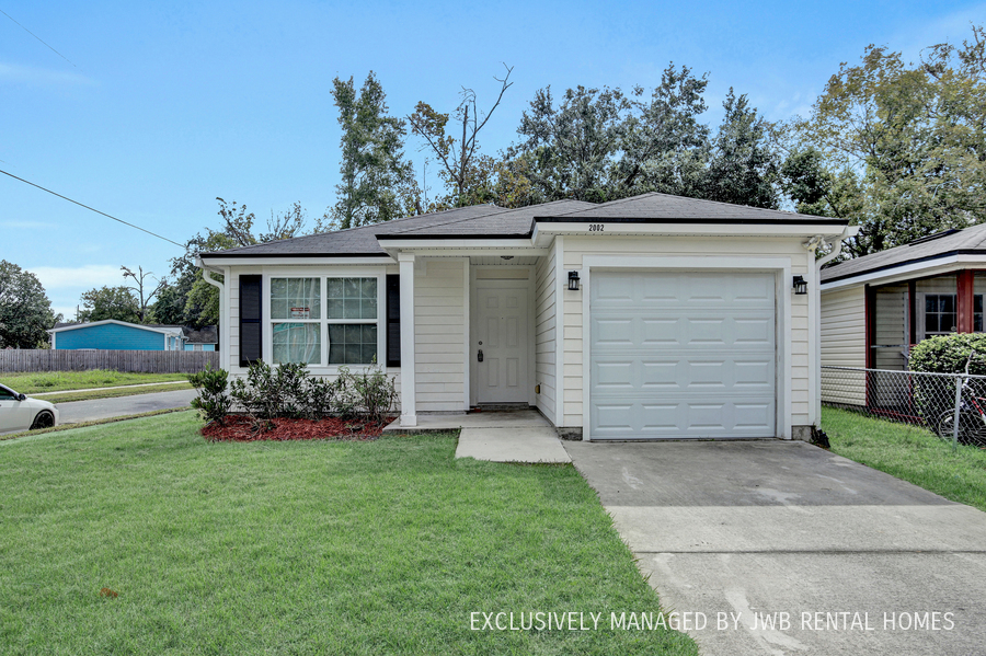 2002 Kingston St in Jacksonville, FL - Building Photo