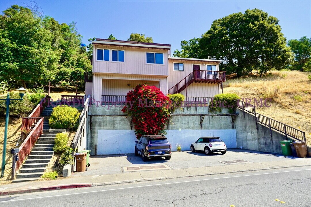 1738 Sir Francis Drake Blvd in Fairfax, CA - Building Photo