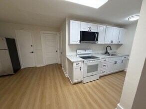 473 Amity Rd in Woodbridge, CT - Foto de edificio - Building Photo