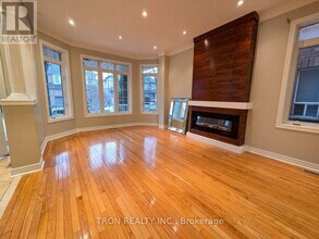32 Arundel Dr in Vaughan, ON - Building Photo - Building Photo