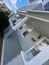 15 Page St, Unit 2 in Ansonia, CT - Foto de edificio - Building Photo