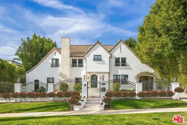 607 N Hillcrest Rd in Beverly Hills, CA - Building Photo - Building Photo