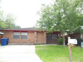 16 Mynah Ave in McAllen, TX - Building Photo