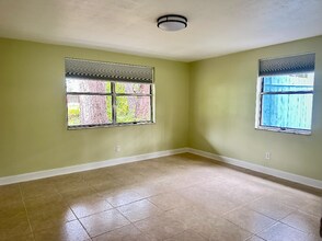 11031 Circle S Rd in Seffner, FL - Building Photo - Building Photo