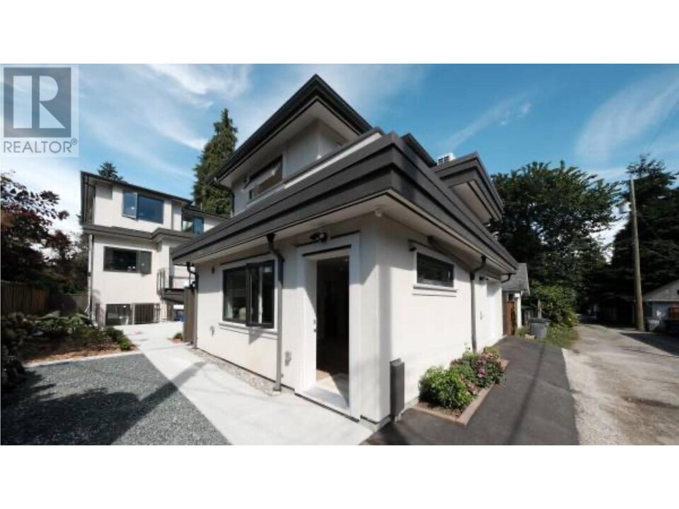 3236 W 35th Ave in Vancouver, BC - Building Photo