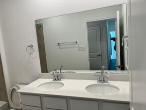 111 Adeline Rd in Hutto, TX - Building Photo - Building Photo