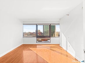 127 Greyrock Pl in Stamford, CT - Building Photo - Building Photo