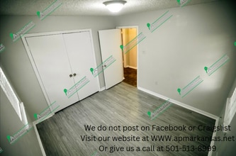 2023 Simms St in Conway, AR - Foto de edificio - Building Photo