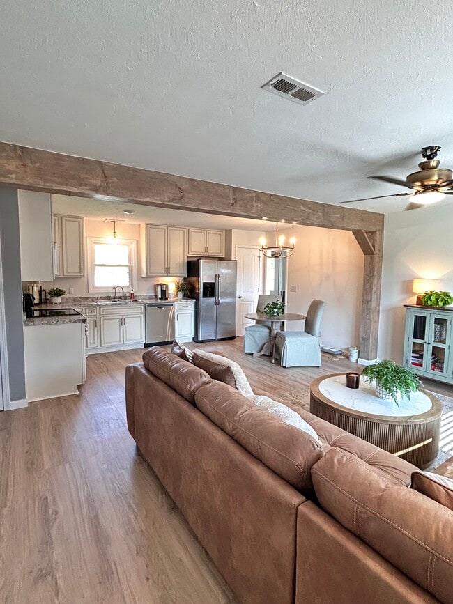 4214 Englewood Blvd in Johnson City, TN - Foto de edificio - Building Photo