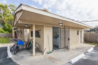 3631 N MacGregor Way in Houston, TX - Building Photo - Building Photo