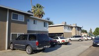 701 Knotts St in Bakersfield, CA - Foto de edificio - Building Photo