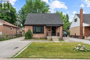 96 Allenby Ave in Toronto, ON - Building Photo