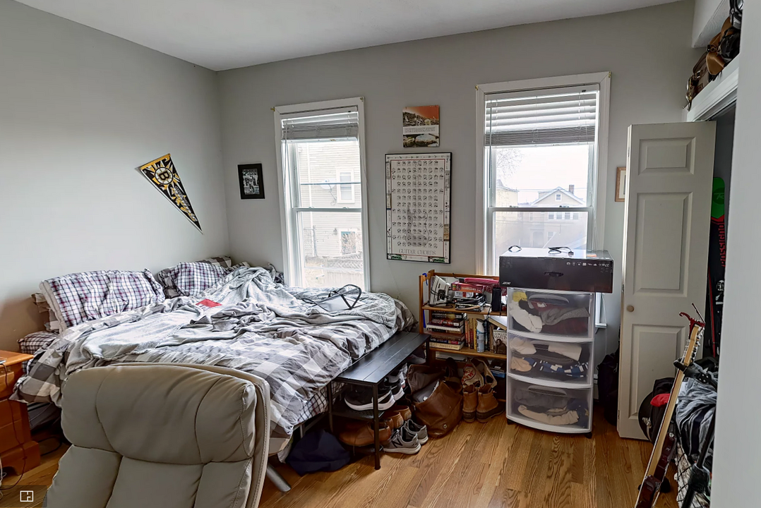 5 Munroe St, Unit 1 in Somerville, MA - Building Photo