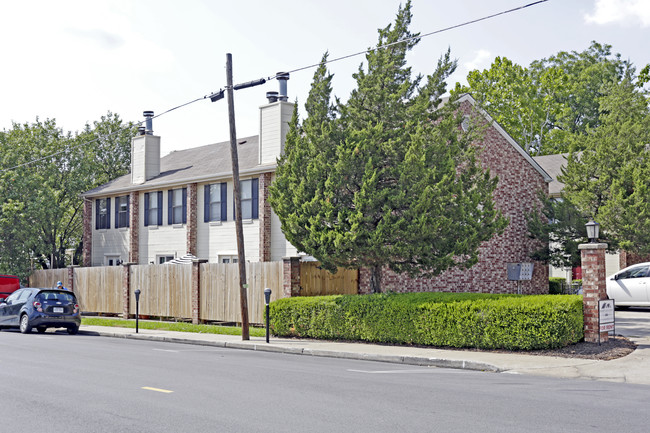 Walker-Stone Townhouses in Fayetteville, AR - Building Photo - Building Photo