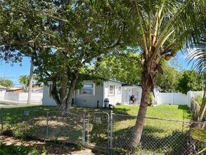 7600 Hope St in Hollywood, FL - Building Photo - Building Photo