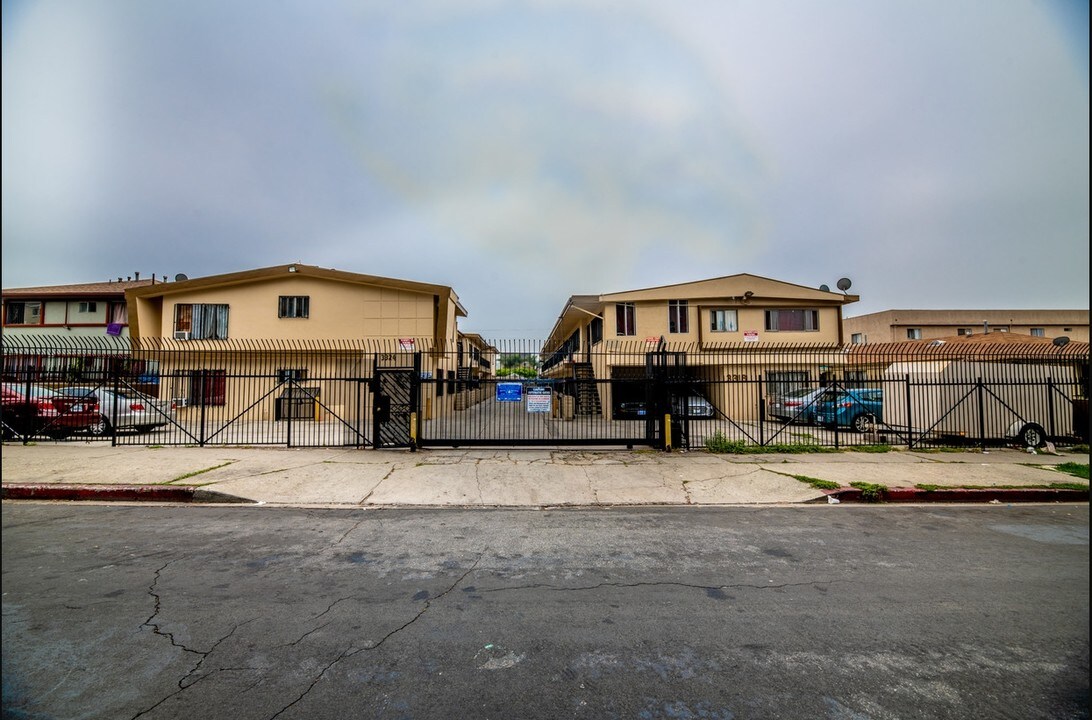 3318 Drew St in Los Angeles, CA - Foto de edificio