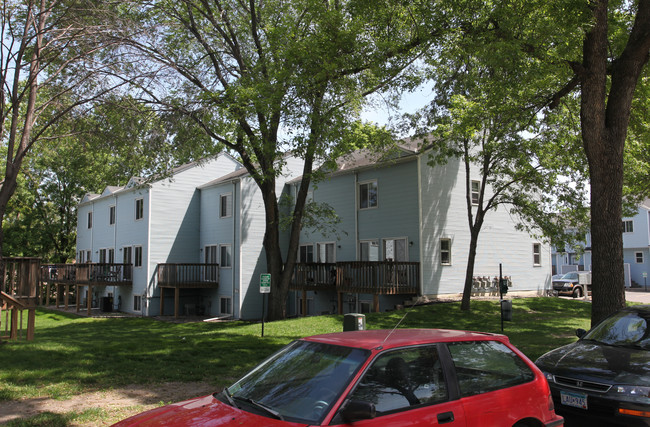 2525 Cole Ave SE in Minneapolis, MN - Building Photo - Building Photo