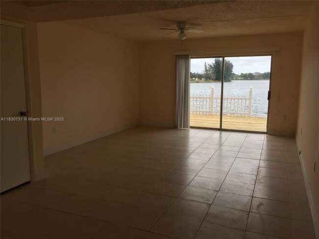 4132 SW 61st Ave in Davie, FL - Building Photo - Building Photo
