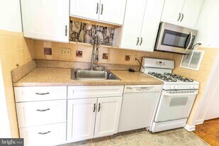 4343 Cherry Hill Rd in Arlington, VA - Building Photo