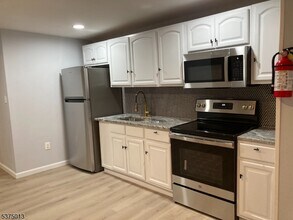 62 Llewellyn Ave in Bloomfield, NJ - Foto de edificio - Building Photo