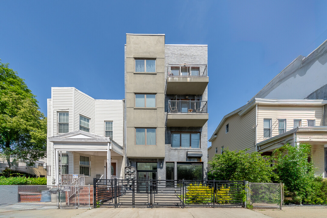 3026 14th St in Astoria, NY - Building Photo