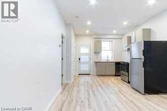 45 Fairleigh Ave N in Hamilton, ON - Building Photo - Building Photo