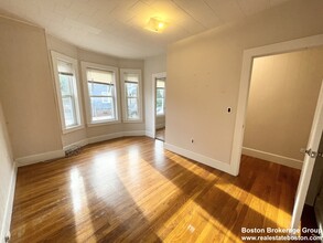 122 Buttonwood St, Unit 1 in Boston, MA - Building Photo - Building Photo