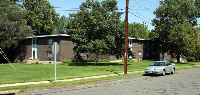 Wethersfield in Wethersfield, CT - Foto de edificio - Building Photo